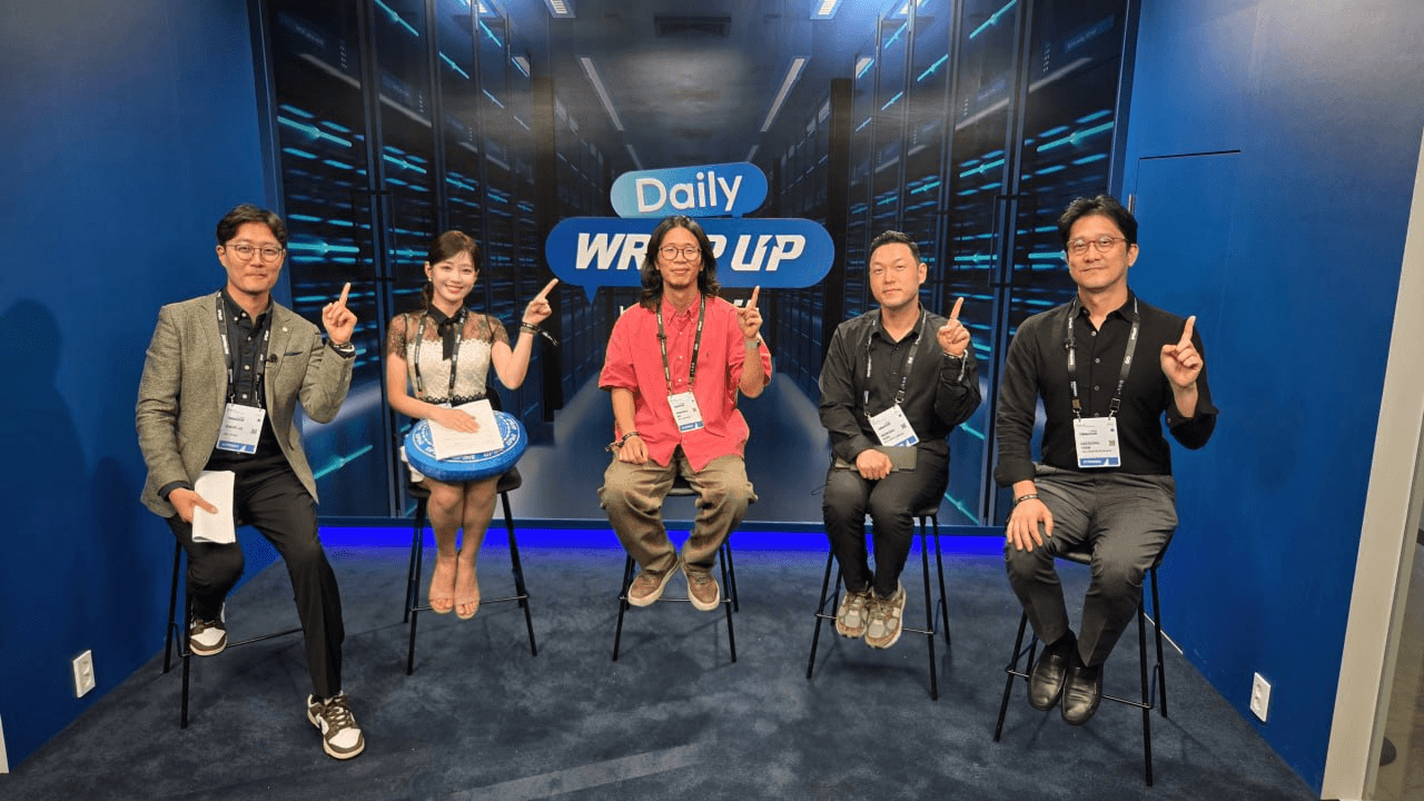 <KBW 2026 후기?>

KBW 2026 행사에 업비트 촬영겸 겸사겸사 다녀 왔습니다. (영상은 업비트 유튜브에 내일 올라올 예정입니다.)
세미나 입구 앞에 Giwa 체인 이벤트를 꽤 크게 하고 있네요!!
Giwa 체인을 본격적으로 할려는 움직임도 보이는것 같구요.

 도착한 타이밍에 코스모스 파운더 재권이 발표하고 있어서 한컷 찍었습니다. 한때 애정을 많이 줬던 프로젝트인데, 이번 KBW 행사에서는 새롭게 런칭한 Gno.land를 소개하고 있네요~

전 이번주 토요일에 XRP 행사때 패널 연사로 나갑니다. 혹시 오시는 분들 있으면 인사 하시면 반갑게 인사 드리겠습니다!!

감사합니다.