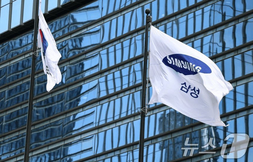 KB證 "삼전닉스 재고 10일분 뿐…메모리 부족 넘어 고갈 가능성"

김 본부장은 "3분기 현재 삼성전자와 SK하이닉스의 메모리 재고는 10일 미만까지 낮아진 상황으로, 단순한 수요 회복 국면을 넘어 공급 가능한 물량 자체가 절대적으로 부족해질 가능성이 높다"며 "내년에는 실제 판매할 수 있는 메모리 물량의 고갈 가능성까지 현실화될 수 있다"고 내다봤다.