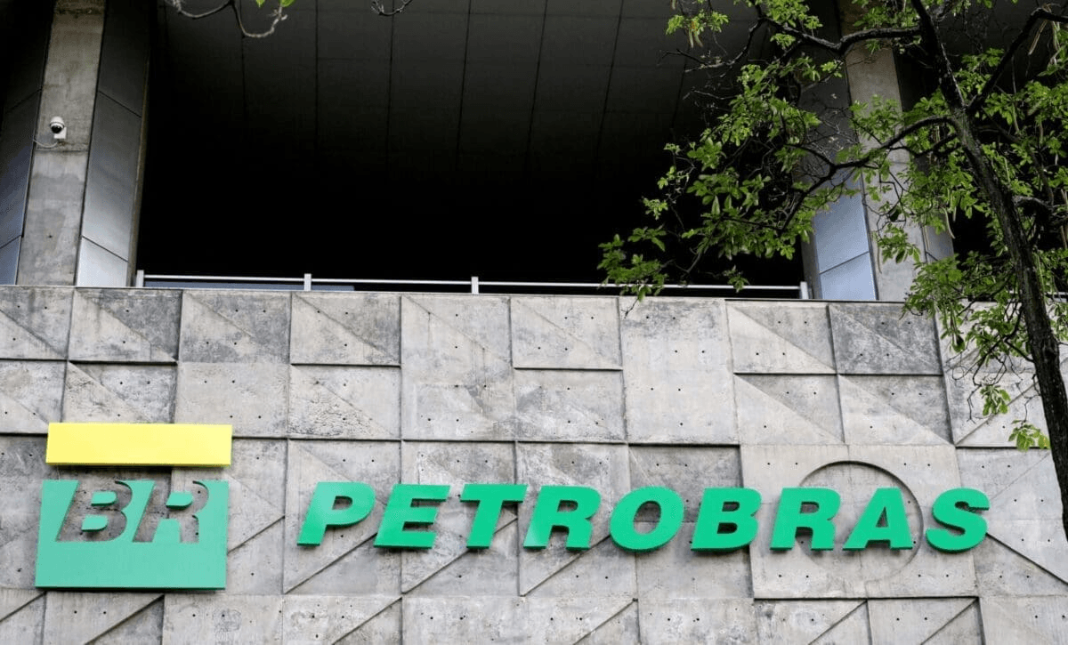 브라질 국영 석유사, 카르다노로 SAF·디젤R 검증

브라질 국영 에너지기업 페트로브라스(Petrobras)가 지속가능항공유(SAF)와 재생원료를 일부 사용하는 디젤R(Diesel R)의 환경 데이터를 추적하기 위해 카르다노(ADA) 블록체인을 시험한다. SAF 프로젝트에서는 탄소감축 효과가 이중으로…

#ADA

기사 보기 👉 https://www.blockmedia.co.kr/archives/1146207?utm_source=telegram&utm_medium=social