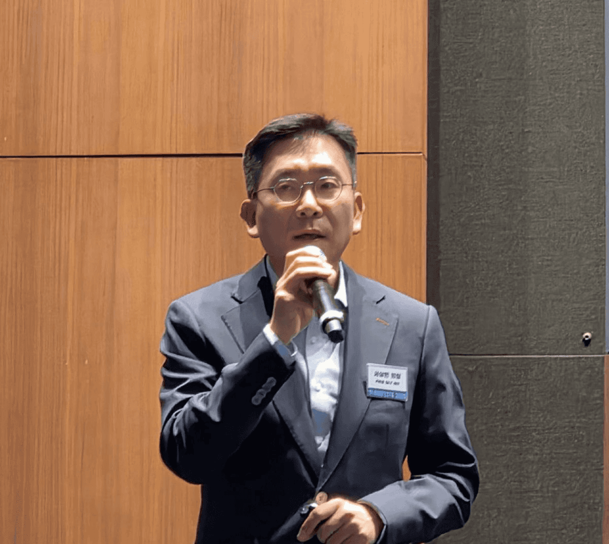 [블록페스타 2026] 서상민 카이아 의장 “아시아는 이미 스테이블코인 경쟁…韓, 입법만 해선 늦어”

아시아 각국이 자국 통화 기반 스테이블코인 발행과 상용화에 속도를 내는 가운데, 한국도 관련 입법을 서두르고 활용 인프라 구축에 나서야 한다는…

기사 보기 👉 https://www.blockmedia.co.kr/archives/1146139?utm_source=telegram&utm_medium=social