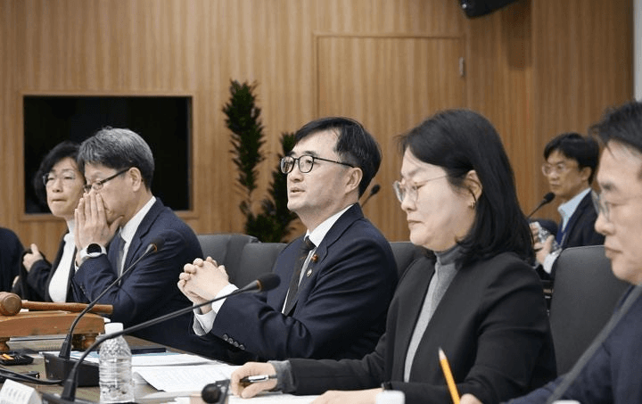 moon252423/22613/5813352984237247796