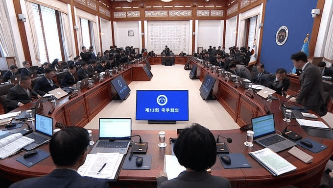 moon252423/23278/6222082468924296635