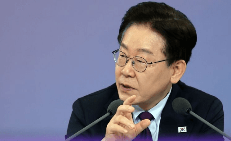 moon252423/23435/6253408860869692859