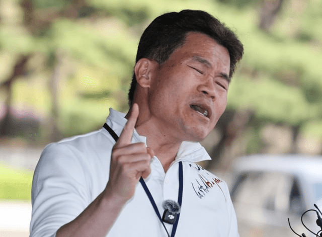 moon252423/23480/6264853647338442344