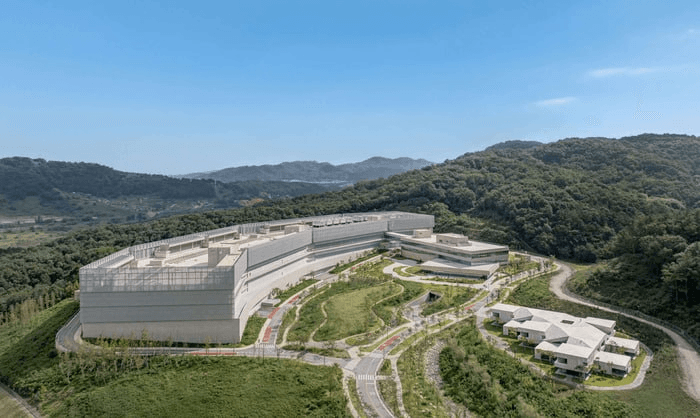 moon252423/23504/6267105447152128093